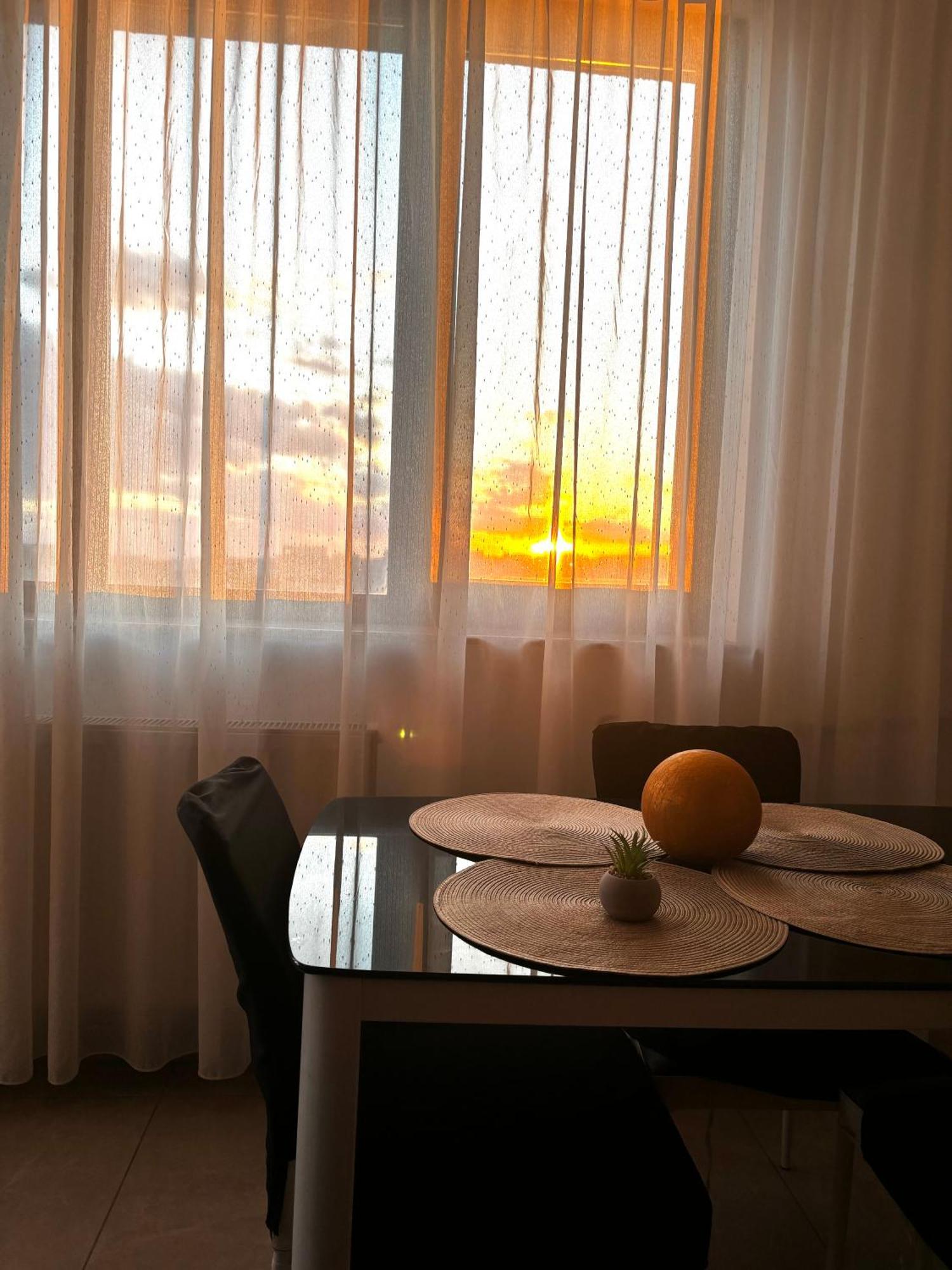 Taste Of Iasi - Two Room Apartment - Central - Sunset Touch Ngoại thất bức ảnh